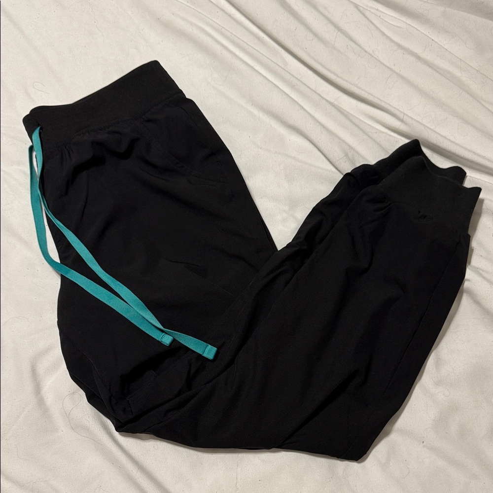 Figs Women's Black Formx joggers